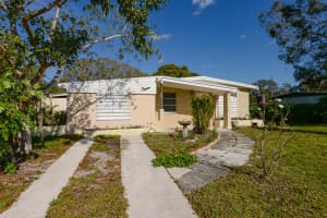 206 Garden Avenue, Fort Pierce, FL 34982 Sold 05/05/25