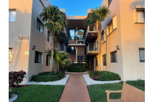 5250 Las Verdes Circle 109, Delray Beach, FL 33484 Sold 04/10/25