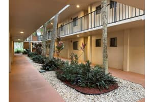 5250 Las Verdes Circle 109, Delray Beach, FL 33484 Sold 04/10/25