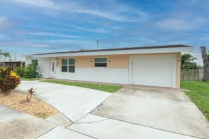 325 Greenbrier Drive, Palm Springs, FL 33461 Sold 04/03/25