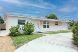 325 Greenbrier Drive, Palm Springs, FL 33461 Sold 04/03/25