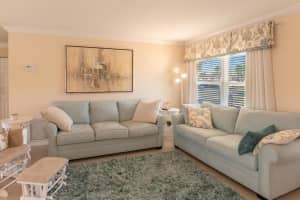 325 Greenbrier Drive, Palm Springs, FL 33461 Sold 04/03/25