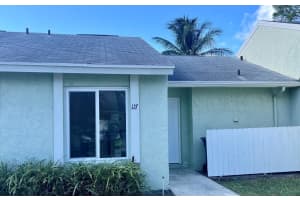 117 Oakwood Drive, Jupiter, FL 33458 Sold 03/25/25