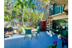 330 E Waverly Place 8 Vero Beach, FL 32960 - Off Market