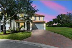 8639 Tally Ho Lane, West Palm Beach