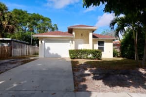 815 Forest Hill Boulevard, West Palm Beach, FL 33405 Sold 02/24/25
