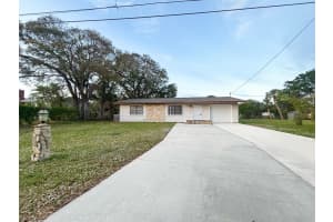 226 Garden Avenue, Fort Pierce, FL 34982 Sold 04/04/25