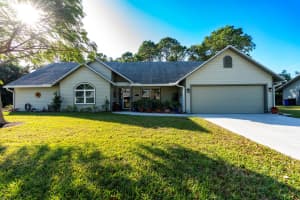 718 NE Dahoon Terrace, Jensen Beach, FL 34957 Sold 03/31/25