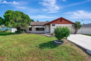 8305 SE Boxwood Lane, Hobe Sound, FL 33455 - MLS#R11051272