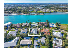 129 Lighthouse Drive, Jupiter Inlet Colony, FL 33469 Sold 04/08/25