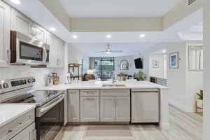 112 Bay Colony Drive N, Juno Beach