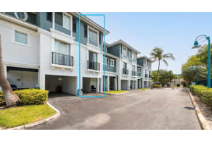 240 NE 2nd Street E, Delray Beach, FL 33444 Sold 04/23/25