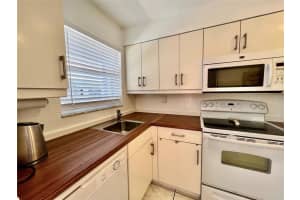 160 NE 8th Avenue 4b, Hallandale Beach, FL 33009 Sold 04/11/25
