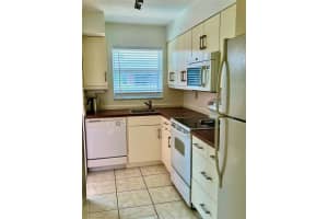 160 NE 8th Avenue 4b, Hallandale Beach, FL 33009 Sold 04/11/25