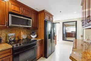 21 Royal Palm Way 606, Boca Raton, FL 33432 Sold 05/08/25