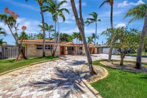 807 SE 11 Avenue, Deerfield Beach, FL 33441 Sold 02/28/25
