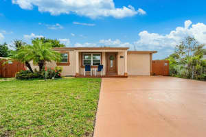 310 Ocean Pkwy Parkway, Boynton Beach, FL 33435 - MLS#R11052655