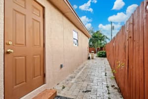310 Ocean Pkwy Parkway, Boynton Beach, FL 33435 - MLS#R11052655