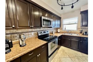 160 Ne 8th Avenue 1b, Hallandale Beach