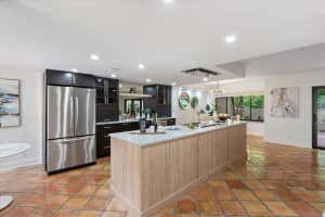 19 Via Lago, Boynton Beach, FL 33435 Sold 05/01/25