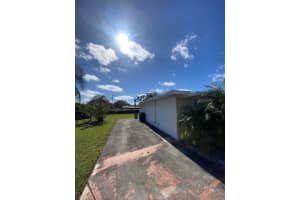 150 SW Lakehurst Drive, Port Saint Lucie, FL 34983 Sold 04/21/25