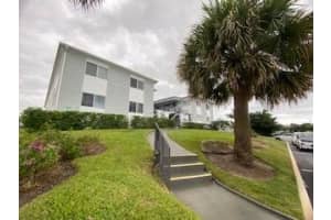 302 Lake Osborne 21 Drive N 21, Lake Worth Beach, FL 33461 Sold 05/23/25