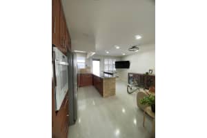 302 Lake Osborne 21 Drive N 21, Lake Worth Beach, FL 33461 Sold 05/23/25