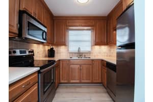 95 Spring Lake Drive 207, Vero Beach, FL 32962 Sold 04/08/25