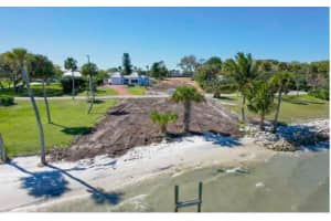 1033 S Indian River Drive, Fort Pierce, FL 34950 - MLS#R11053687
