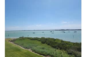 32 Harbour Isle Dr W, Fort Pierce, FL 34949, Sold 02/14/25