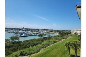 32 Harbour Isle Dr W, Fort Pierce, FL 34949, Sold 02/14/25