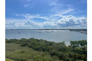 32 Harbour Isle Dr W, Fort Pierce, FL 34949, Sold 02/14/25