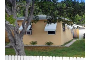 105 S F Street, Lake Worth Beach, FL 33460 Sold 04/01/25