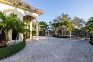 8881 SW 28 Street, Miami, FL 33165 Sold 08/20/25