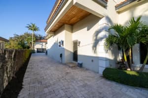8881 SW 28 Street, Miami, FL 33165 Sold 08/20/25