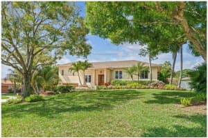 5 Oakwood Court, Boynton Beach, FL 33426 Sold 03/14/25