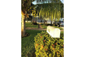 332 Ponte Vedra Road, Palm Springs, FL 33461 Sold 03/27/25