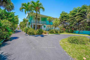 401 SE Atlantic Drive N, Lantana, FL 33462 Sold 04/04/25