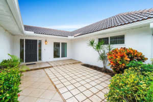 10370 Greentrail Drive N, Boynton Beach, FL 33436 Sold 02/07/25