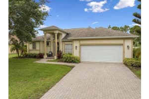 355 22nd Avenue SW, Vero Beach, FL 32962 - MLS#R11055451