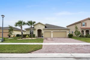 851 Bent Creek Drive, Fort Pierce, FL 34947 Sold 05/06/25