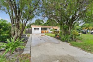 615 W Perry Street, Lantana, FL 33462 Sold 03/14/25