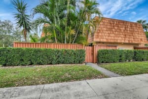 325 Live Oak Lane, Boynton Beach, FL 33436 Sold 03/31/25