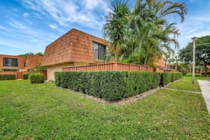 325 Live Oak Lane, Boynton Beach, FL 33436 Sold 03/31/25