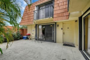 325 Live Oak Lane, Boynton Beach, FL 33436 Sold 03/31/25