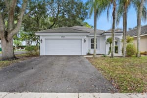 9161 Lake Park Circle N, Davie, FL 33328 Sold 02/19/25