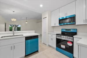 9161 Lake Park Circle N, Davie, FL 33328 Sold 02/19/25