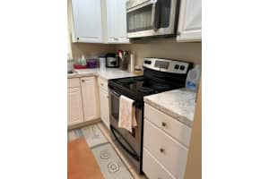 12 Vista Palm Lane 101, Vero Beach, FL 32962 Sold 06/05/25