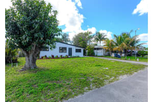 4268 Winchester Lane, West Palm Beach, FL 33406 Sold 02/28/25