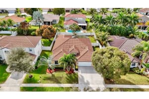 5568 Lake Shore Village Circle, Lake Worth, FL 33463 Sold 07/07/25